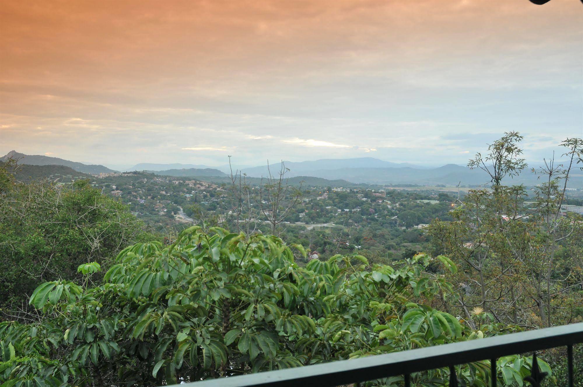 Bed and Breakfast Sunset Manor à Mbombela Extérieur photo